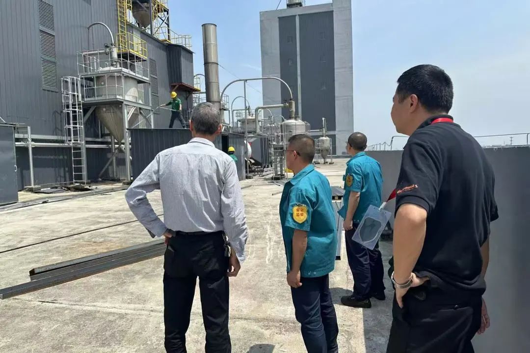 Changshu Polyestter faras sekurecajn inspektojn antaŭ la feria tago de majo