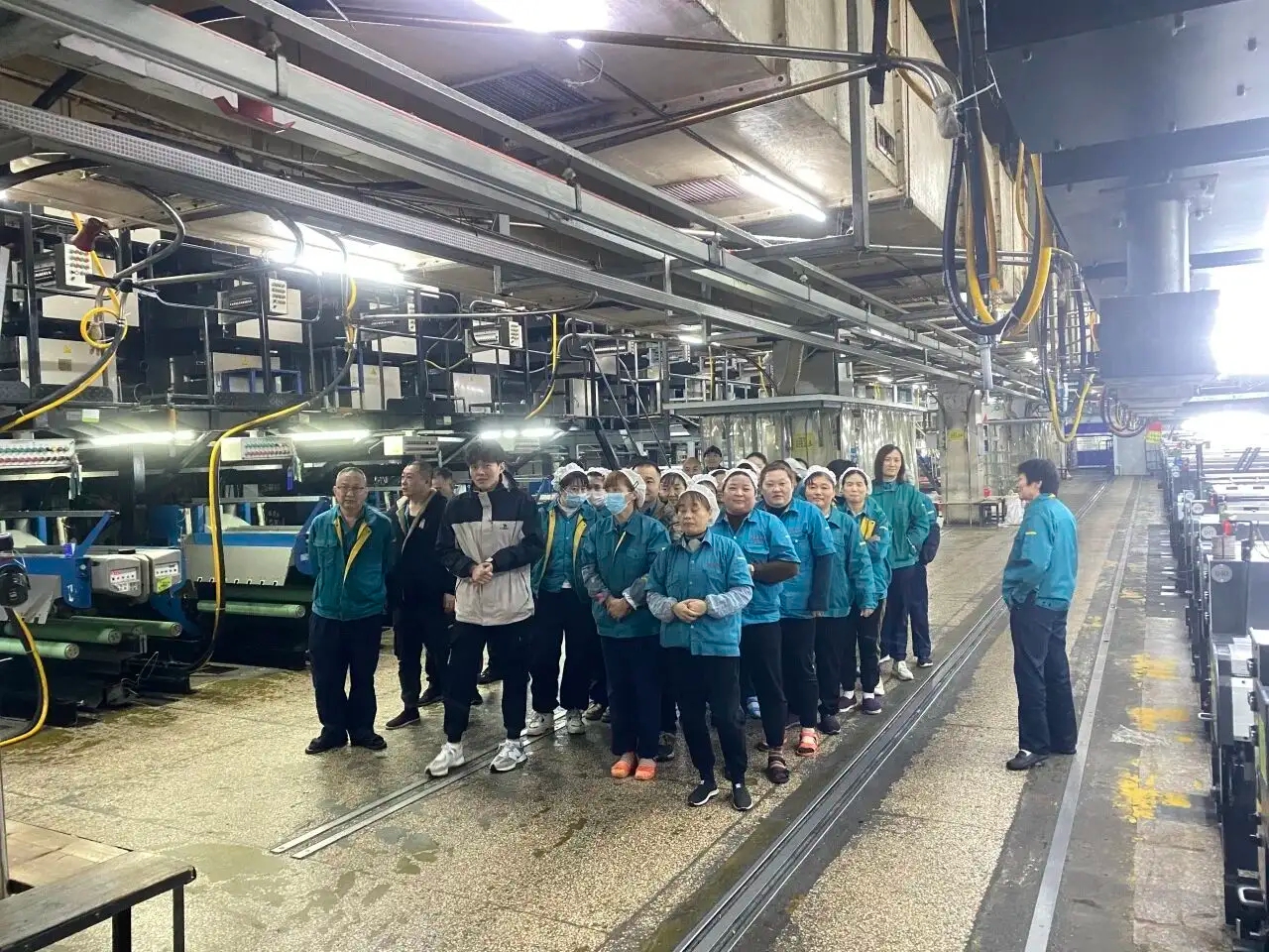 Changshu-poliestero faras kriz-evakuadon